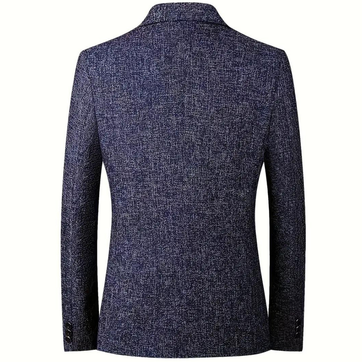 Man draagt een modieuze heren blazer, perfect voor een complete formele of zakelijke outfit.