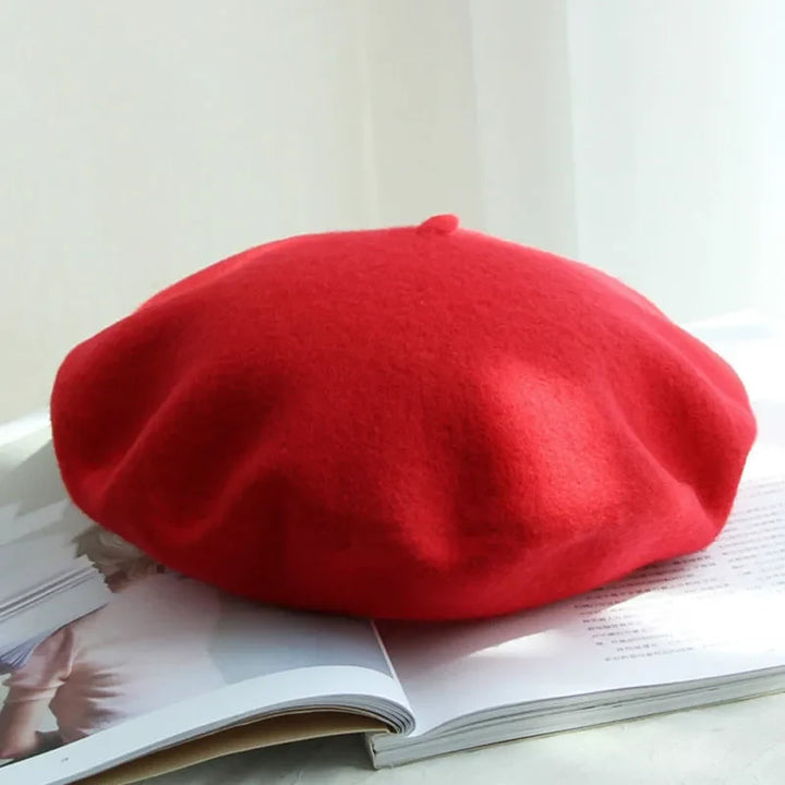 Warme dames baret van wol. Deze stijlvolle wintermuts maakt elke outfit compleet.