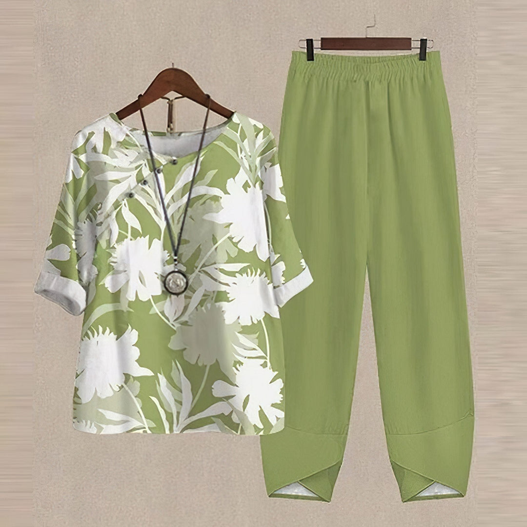Close-up van de lichte stof van de modieuze LenaDuo 2-delige dames set, ideaal voor de zomer.
