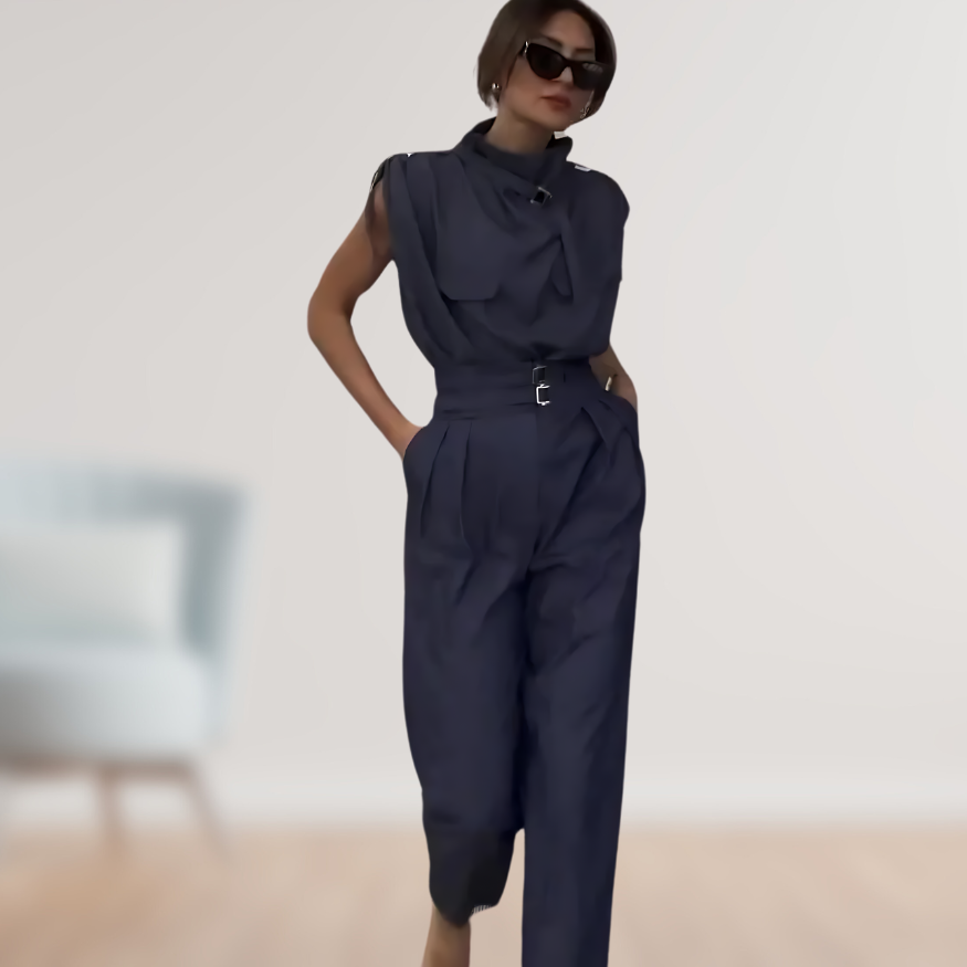 Volledige outfit: dames slimfit tweedelige set met een elegante top en een comfortabele, modieuze pantalon.