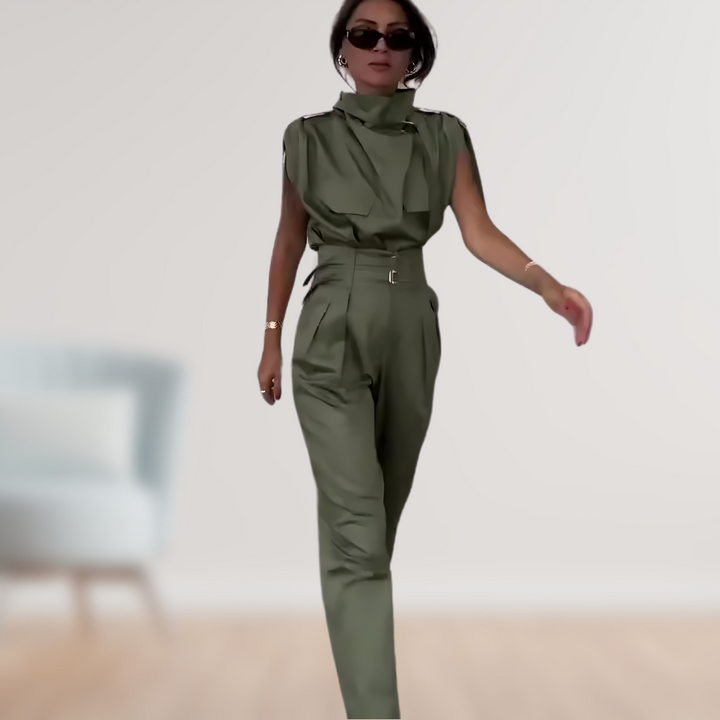 Comfortabele en chique slimfit tweedelige dames set. Perfect voor zowel zakelijke afspraken als vrije tijd.