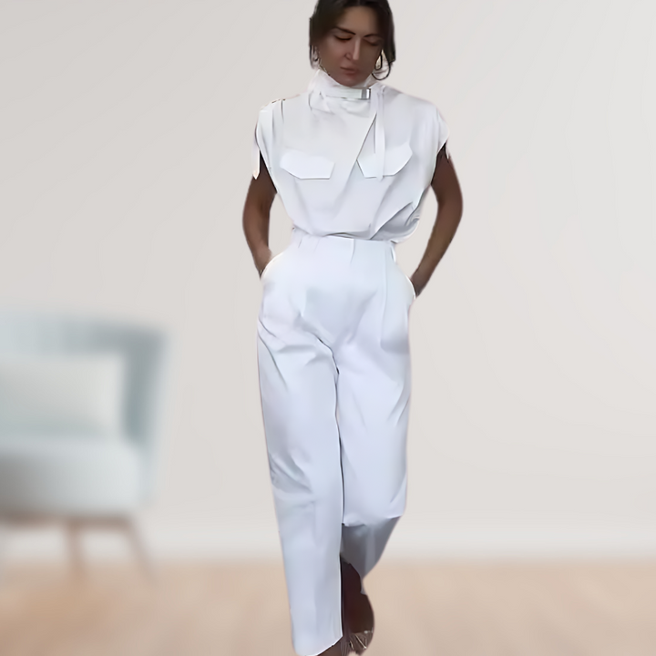 Veelzijdige dameskleding: slimfit tweedelige set met elegante top en pantalon, in diverse trendy kleuren.