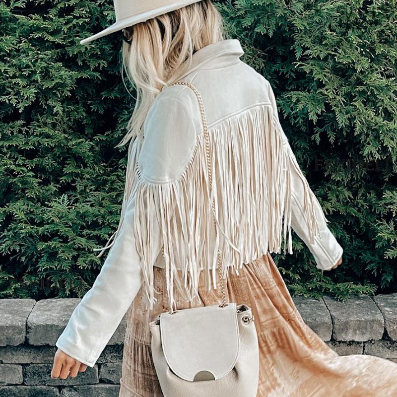 Modieus damesjack met unieke franjes. Creëer een edgy westernstijl, zeer trendy.