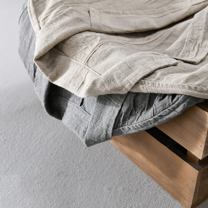 Comfortabele grijze herenblazer van ademende stof, ideaal voor een relaxte maar stijlvolle smart-casual outfit.