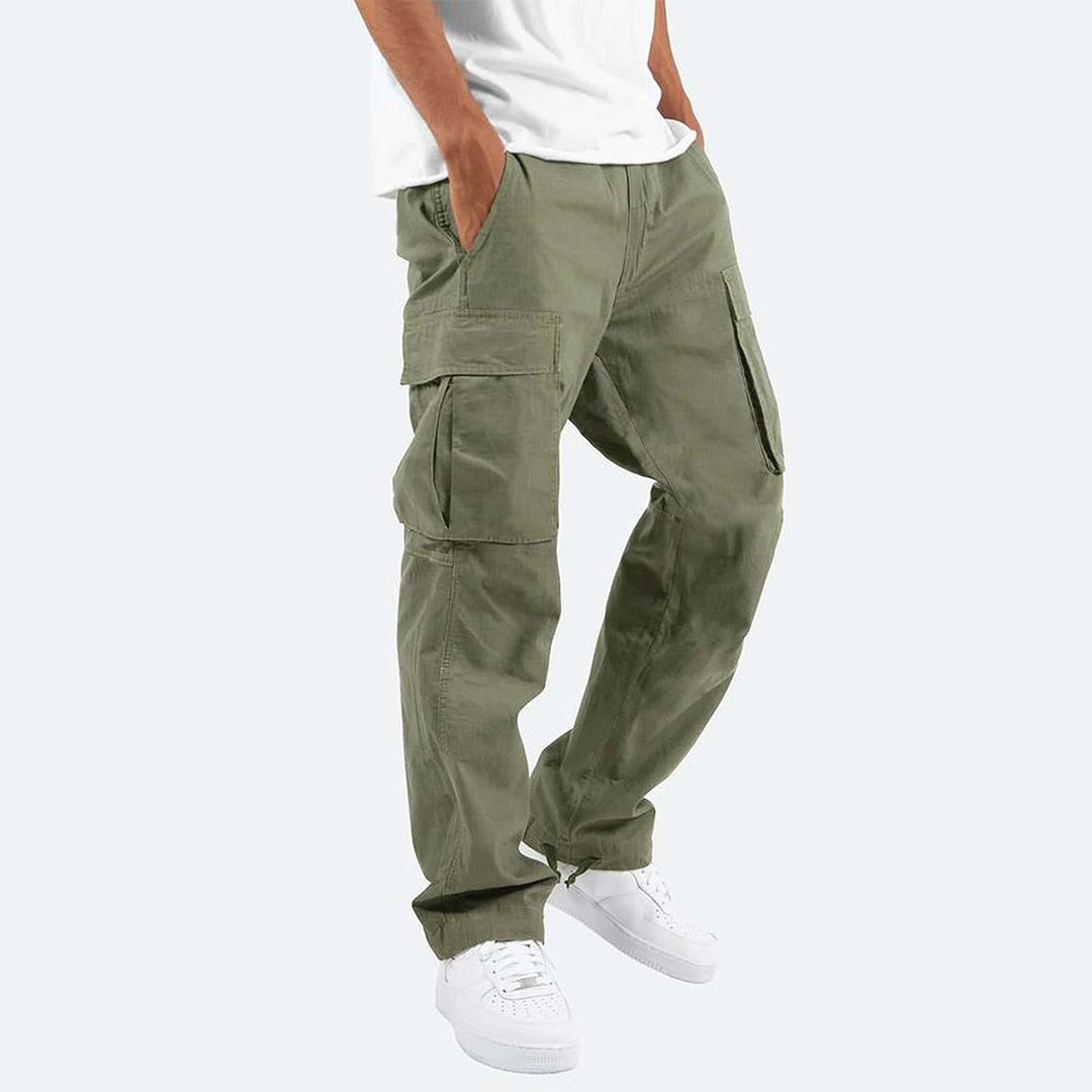 Functionele heren cargo broek, klaar voor outdoor activiteiten en dagelijkse avonturen. Robuust.