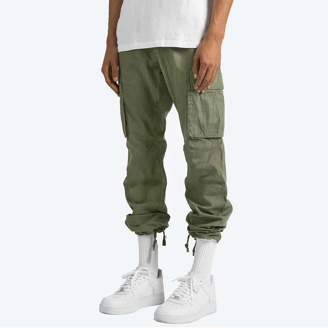 Veelzijdige heren cargo broek voor elke dag, combineert functie met stijlvolle pasvorm.