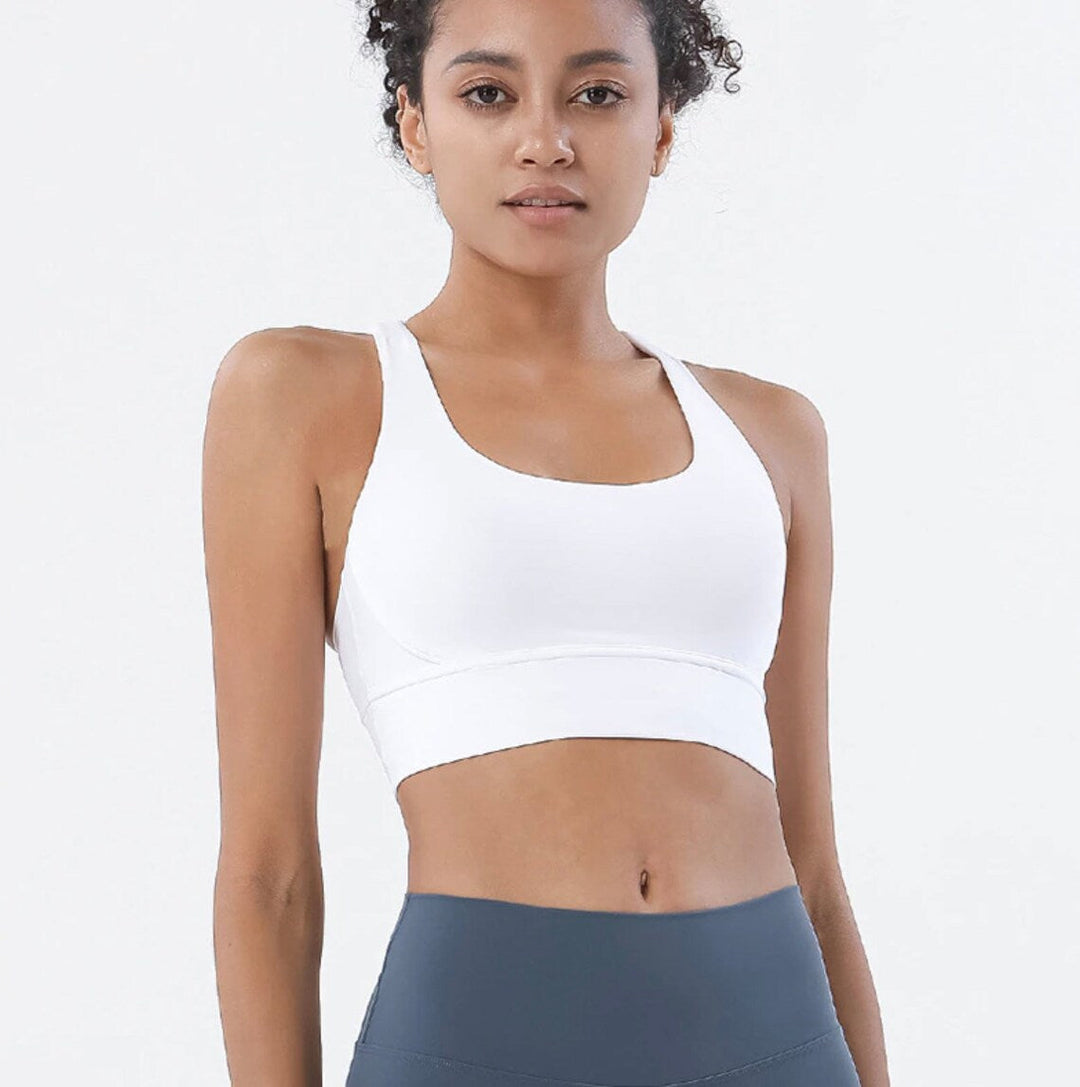 Sportieve yoga top voor dames met medium ondersteuning en trendy racerback design.