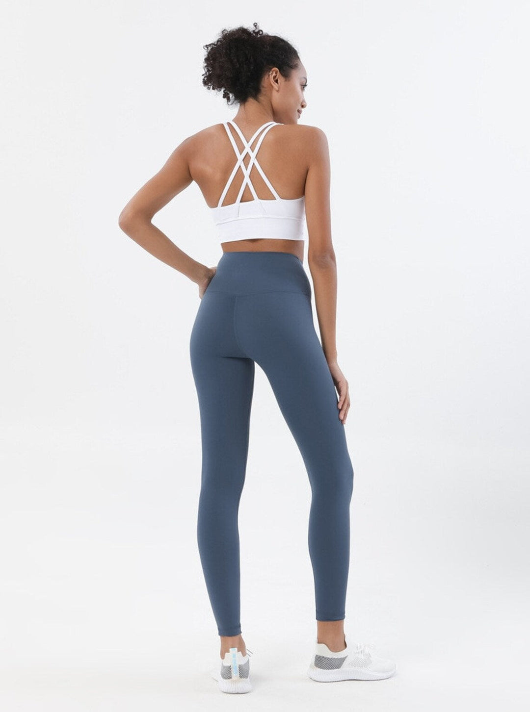 Dames workout kleding: sport BH met racerback en medium ondersteuning, essentiële activewear.