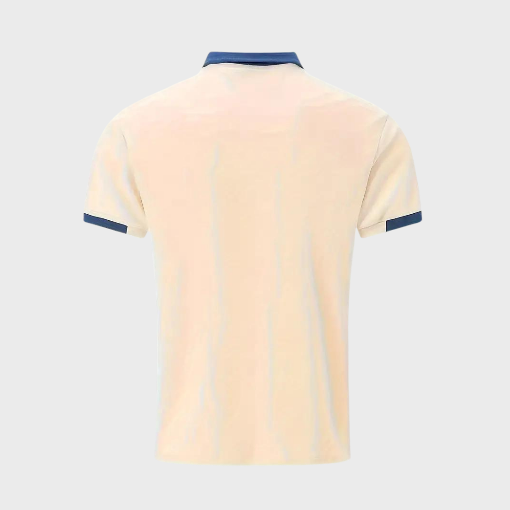 Gedragen Hoymans heren polo in beige, casual en comfortabel voor warme zomerse dagen.