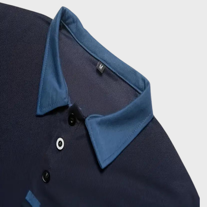 Voorbeeld van een Hoymans heren polo op een paspop, toont de perfecte pasvorm.