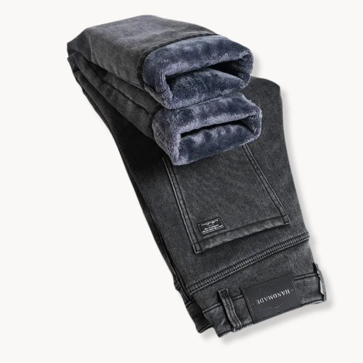 Zwarte heren straight-leg jeans, een warme winterbroek essentieel voor comfortabele casual mode.