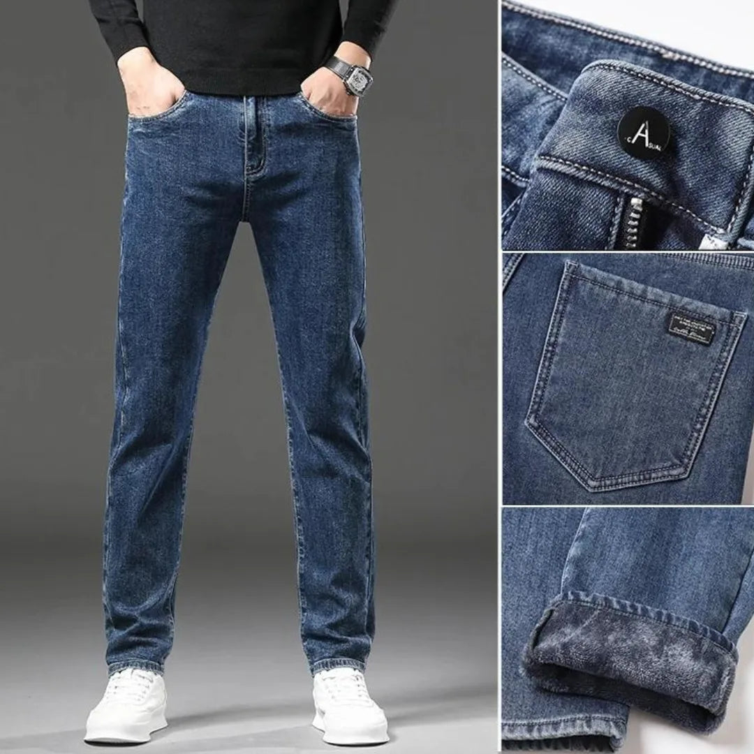 Zwarte heren straight-leg jeans, comfortabele warme broek voor dagelijkse casual wintermode.