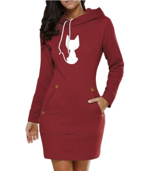 Stijlvolle dames hoodiejurk met lange mouwen, gecombineerd voor een complete, comfortabele herfstoutfit.