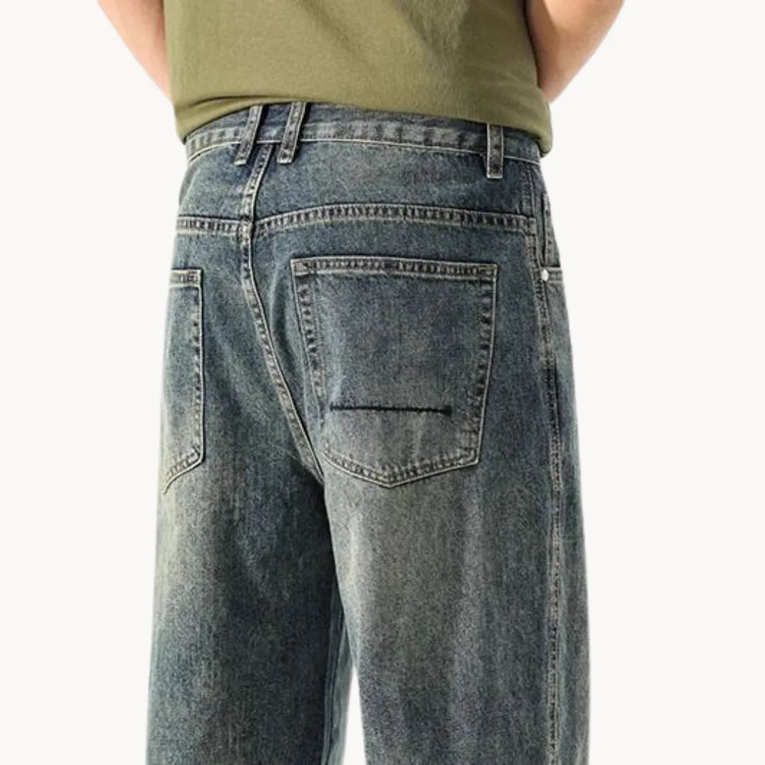 Donkerblauwe heren jeans met rechte pasvorm, retro stijl voor elke dag.