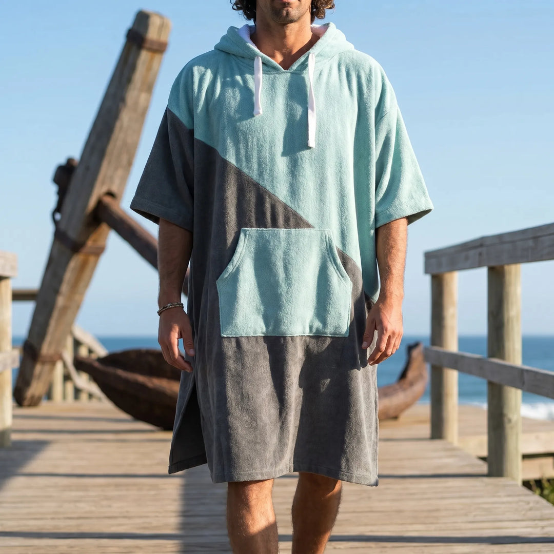 Unisex omkleedponcho met capuchon, ideaal voor snel en discreet omkleden na het zwemmen of op het strand.
