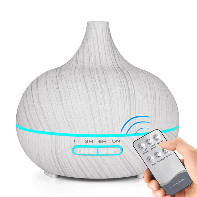 Stijlvolle ZenMist diffuser met houten accenten, brengt zen en ontspanning in elk modern interieurontwerp.
