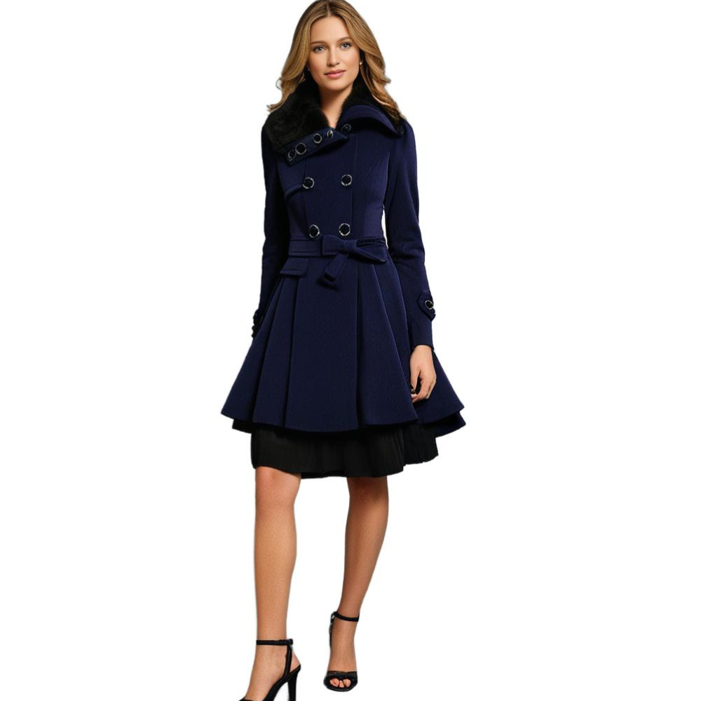 Lange dames winterjas met capuchon, open gedragen, toont comfortabele binnenvoering.