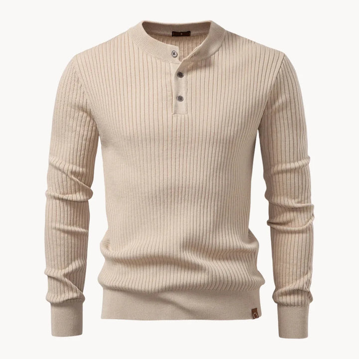 Slim fit heren trui met geribbelde structuur, ronde hals en decoratieve knoopsluiting.