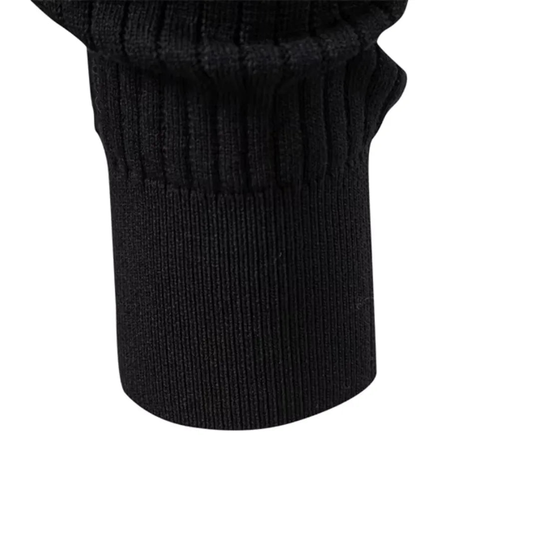 Heren crew-neck sweater, geribbelde structuur, ronde hals met functionele knoopsluiting.