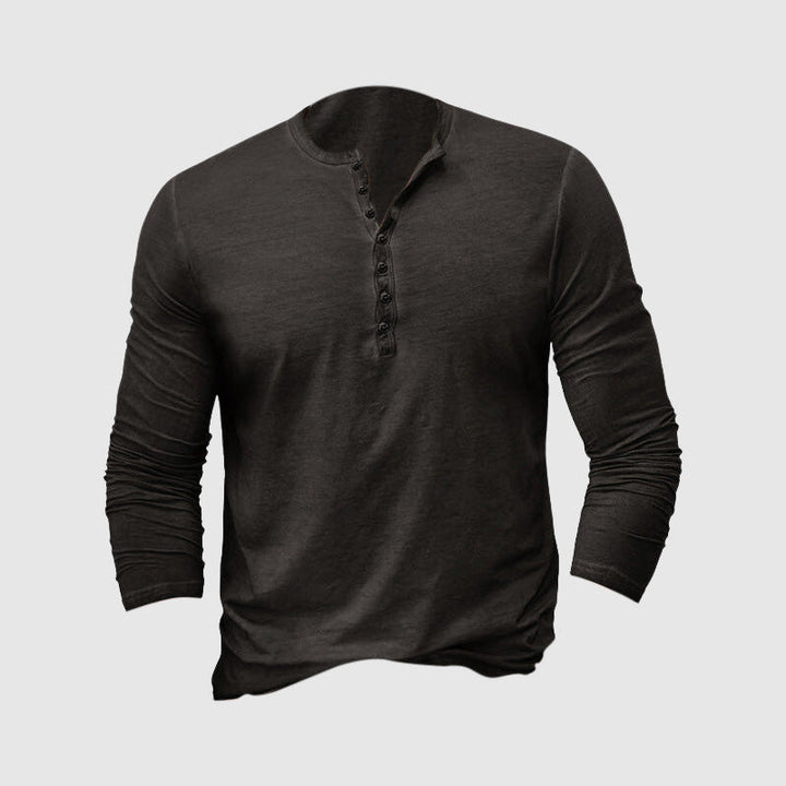 Donkerblauw heren Henley T-shirt met lange mouwen, een tijdloze keuze voor herfst en winter.