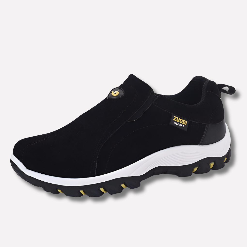 Handige zwarte slip-on herensneakers; gemakkelijk aan en uit, perfect voor een snelle casual look.