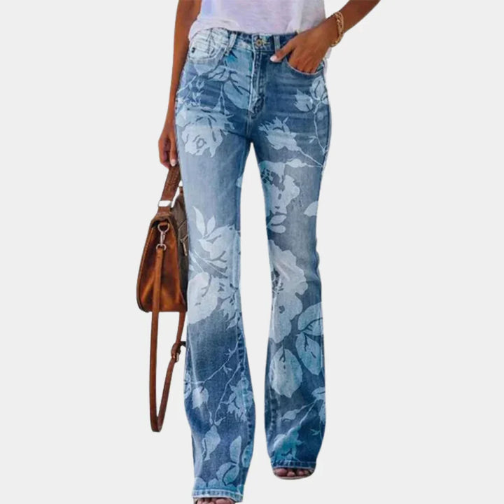 Dames trendy flare jeans met stijlvolle print. Comfortabele spijkerbroek met wijde pijp, modieus.