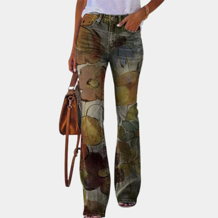 Modieuze dames flare broek van jeansstof. Comfortabele pasvorm, wijde pijpen en trendy printdetails.