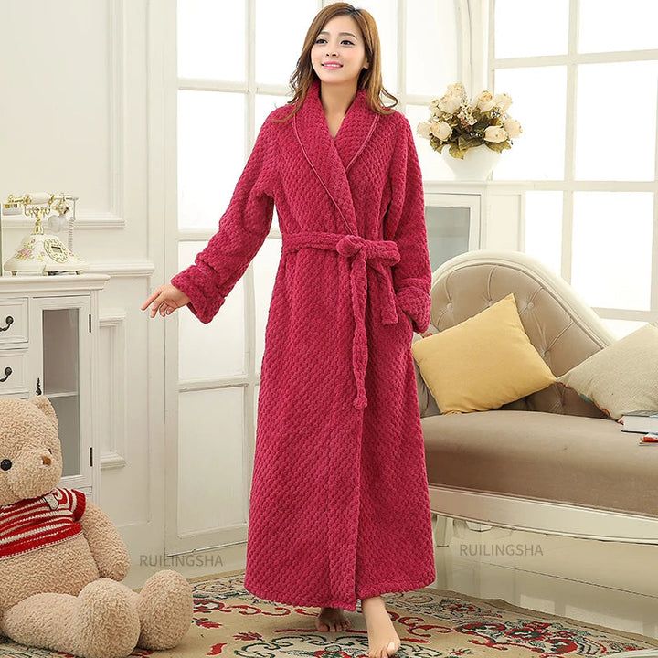 Warme effen dames badjas, ultiem comfort als nachtkleding of huispak voor complete ontspanning.