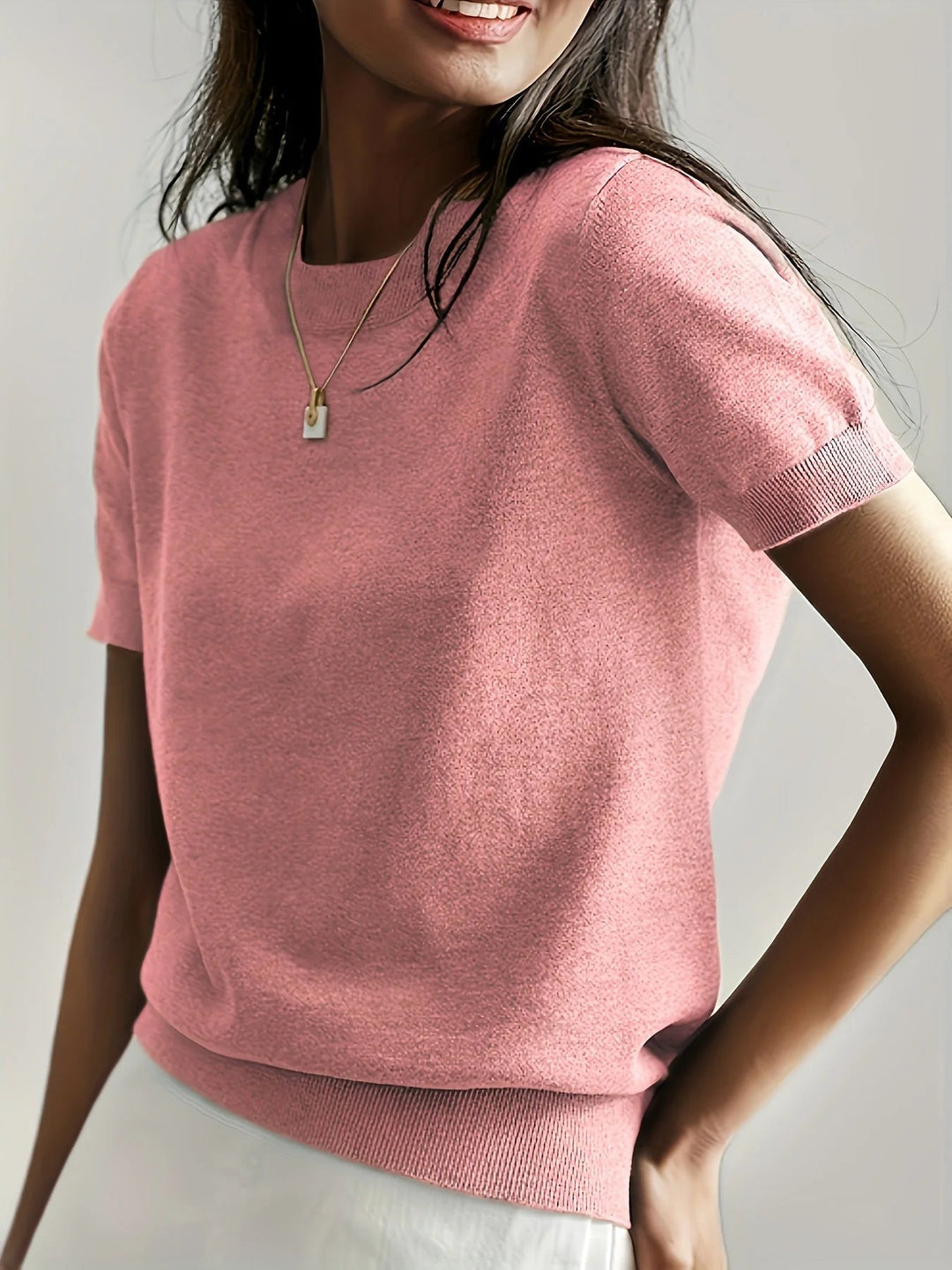 Trendy Mira voorjaarstrui, comfortabele korte mouwen top voor een moderne dames outfit.