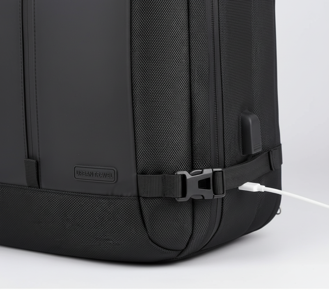 Uitbreidbare Voyager reisrugzak van duurzaam waterdicht materiaal, perfect voor laptops en lange reizen.