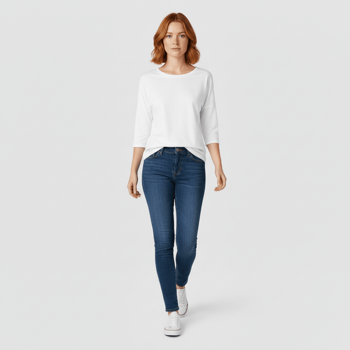 Modieus dames rondhals T-shirt met driekwartmouwen, ideaal voor een casual lentelook.