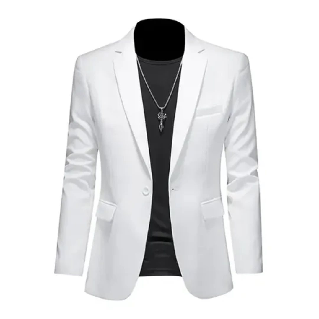Man draagt een stijlvolle slim fit heren blazer, gecombineerd voor zowel zakelijke als casual looks. Modern colbert.