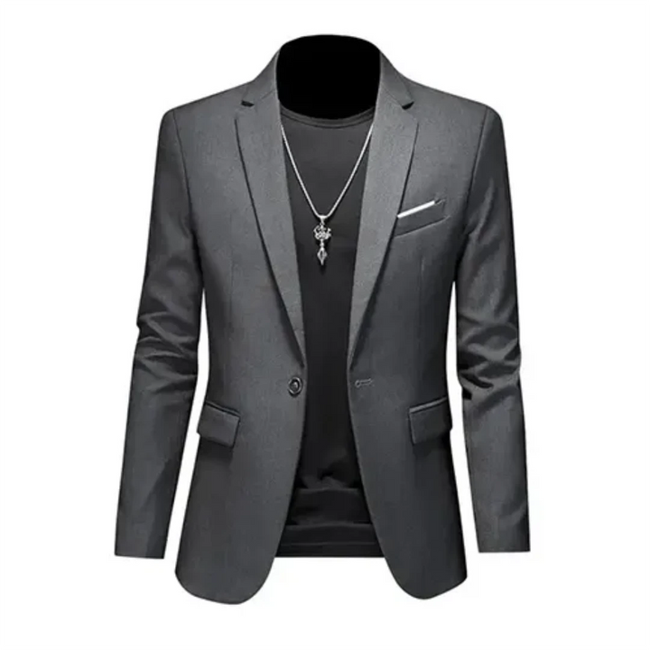 Close-up van revers en knoop van een heren slim fit blazer. Kwaliteitsvolle afwerking voor een stijlvol colbert.