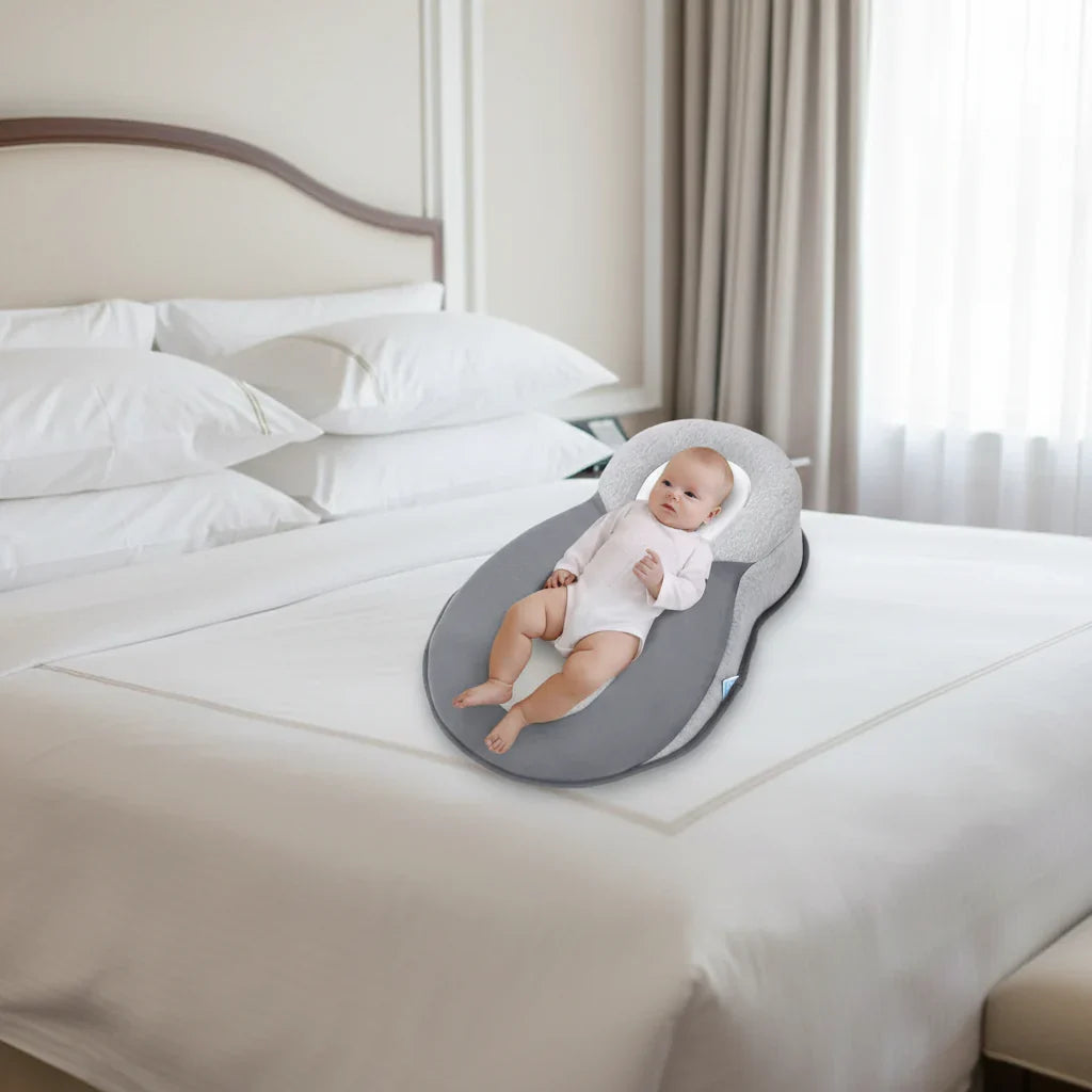 Ergonomisch baby slaapkussen voor veilige rugligging, voorkomt hoofdvervorming. Comfort en geborgenheid.