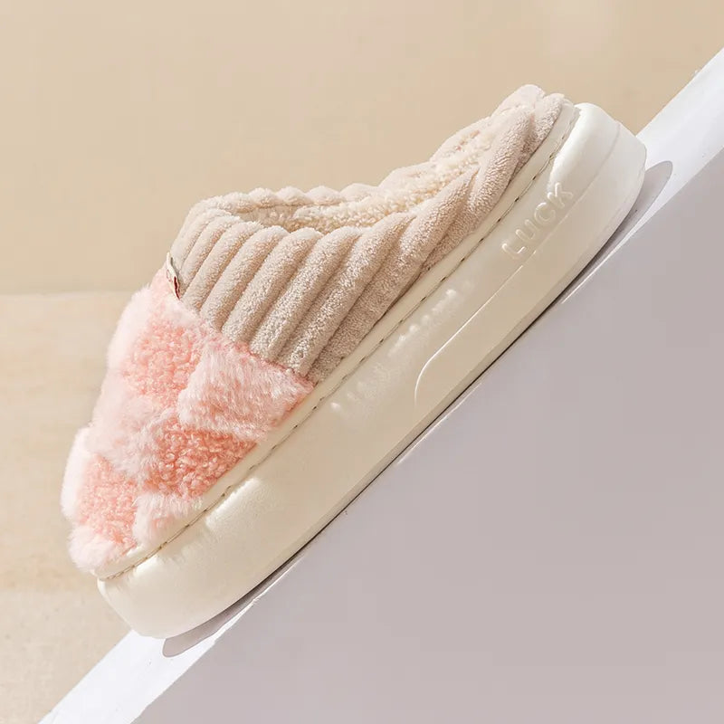 Comfortabele huis schoenen: dikke en zachte unisex pantoffels. Warme winter sloffen met antislip voor thuis.