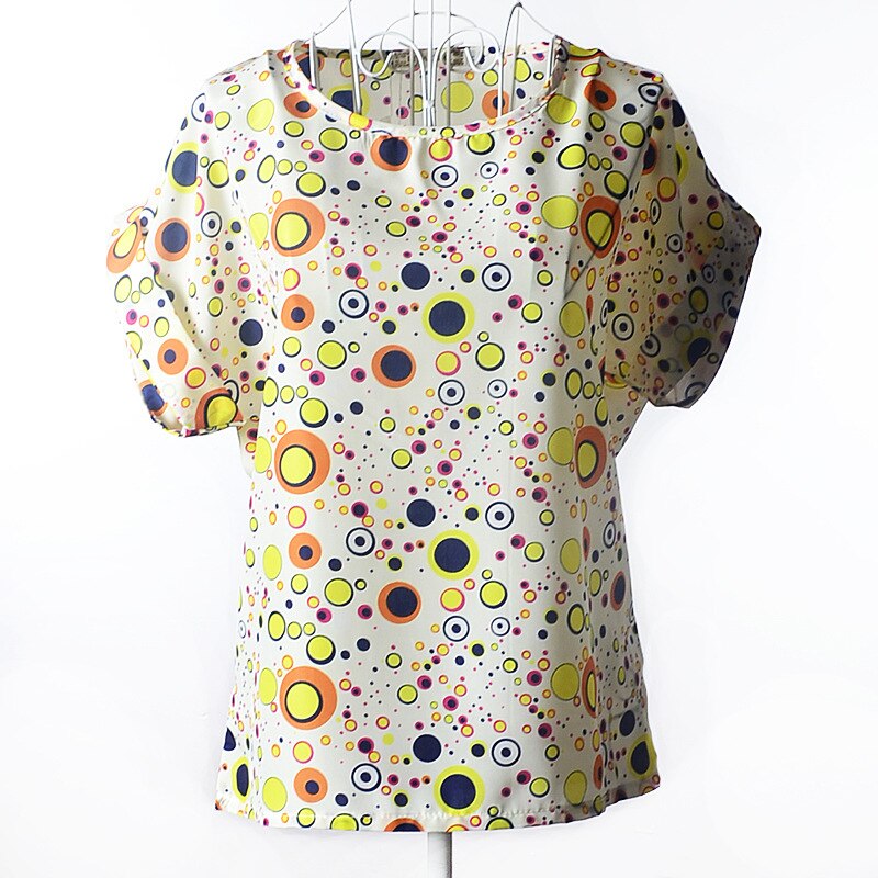 Dames T-shirt Klara met speelse print, korte mouwen, ronde hals en comfortabele pasvorm, jouw zomerse favoriet.