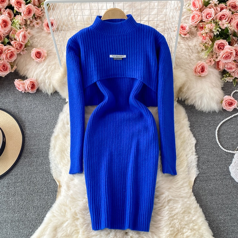 Rode feestelijke 2-delige dames set, met elegante trui en aansluitende jurk.