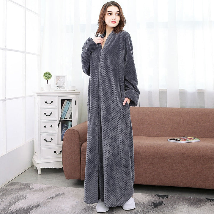 Comfortabele unisex thermo badjas met rits, ideaal voor koude winterochtenden.