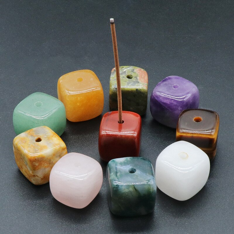 Handgemaakte edelsteen wierookhouder, perfect interieurstuk voor meditatie en rust.