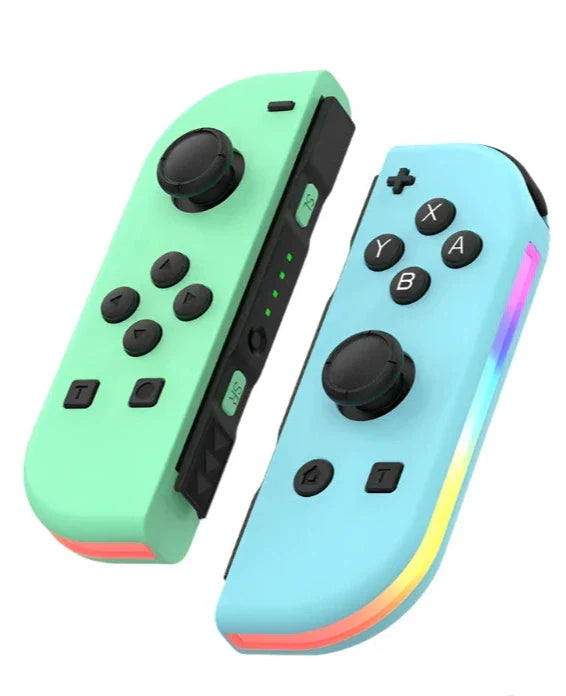 Deel van een gaming setup: draadloze LED controller naast een Nintendo Switch console, klaar voor actie.