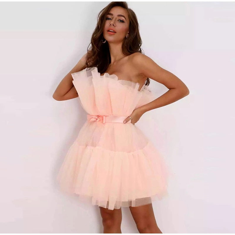 Elegante strapless avondjurk voor dames, combineert stijl en comfort voor speciale momenten.