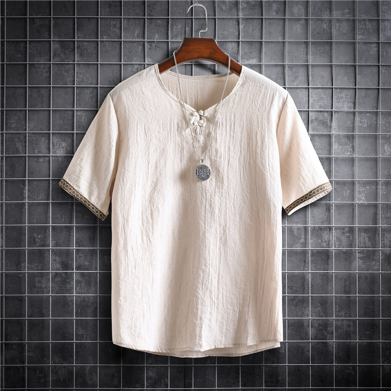 Zacht heren T-shirt met diepe V-hals, perfect voor comfortabele zomerse herenmode. Casual stijl.
