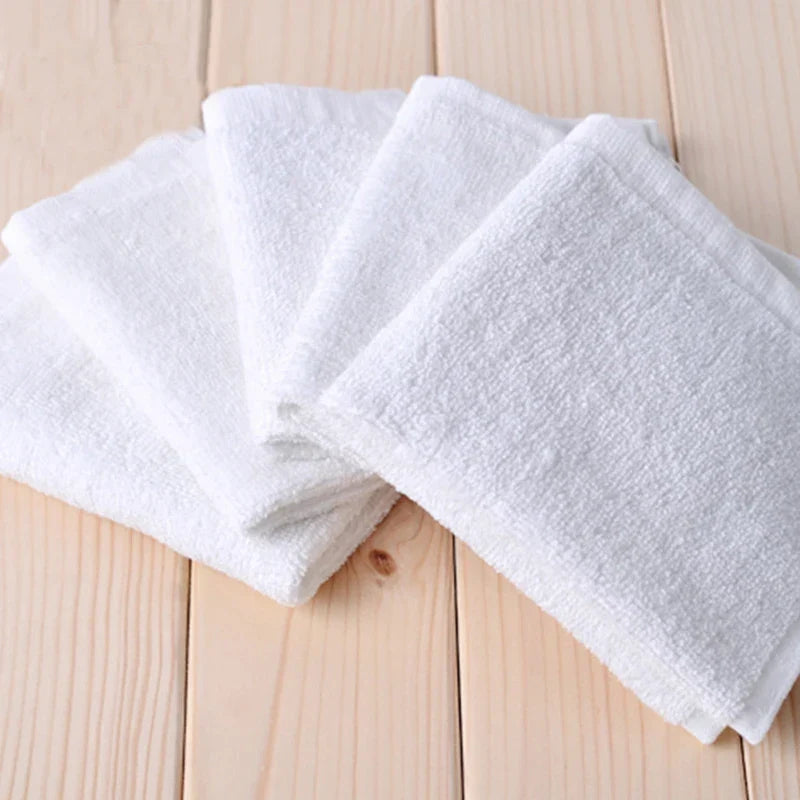 Zachte, luxe witte katoenen handdoeken (10 stuks); comfortabel en absorberend badtextiel voor elke badkamer.