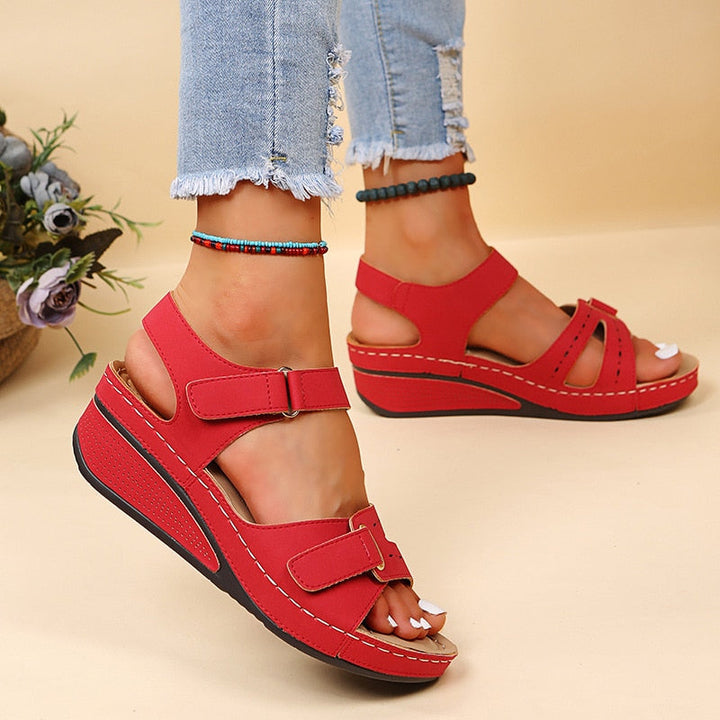 Stijlvolle dames orthopedische sandalen voor optimale voetondersteuning en een trendy look.