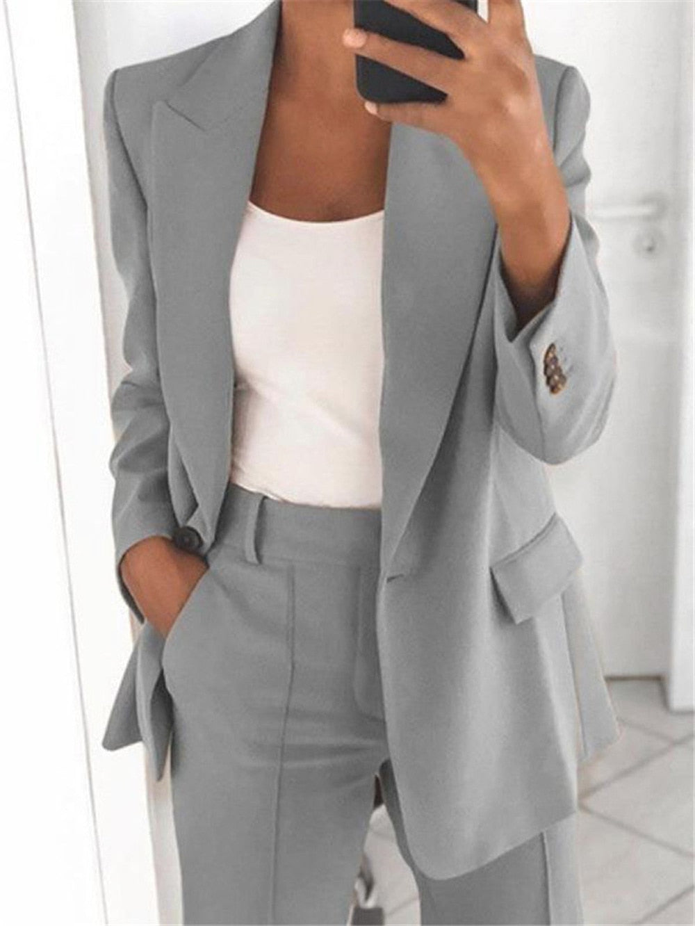 Stijlvolle damesblazer, perfect voor zakelijke kleding en als modieus jasje.