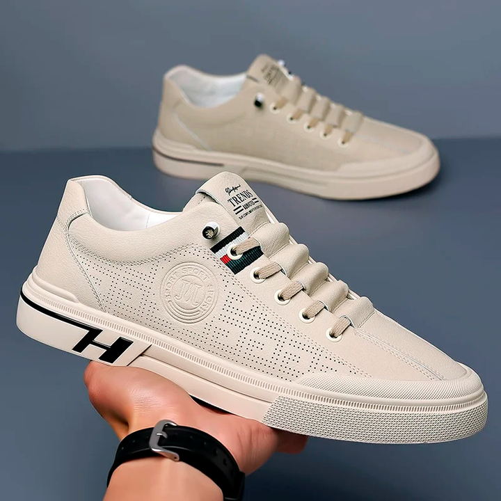 Heren sneakers voor dagelijks comfort en stijl. Modieuze beige veterschoenen, een must-have voor herenmode.