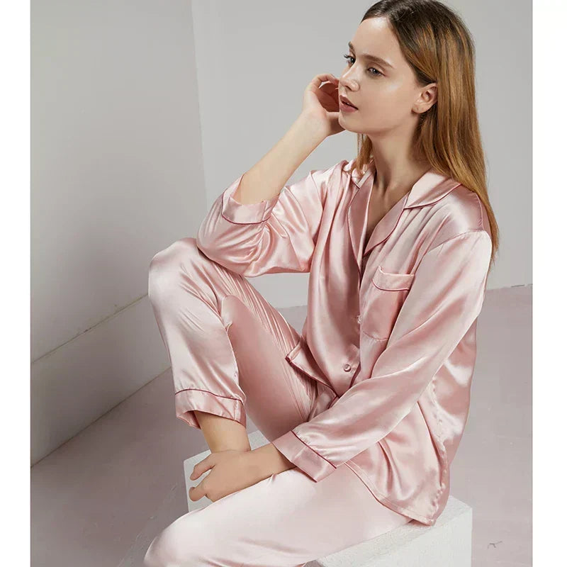 Stijlvolle dames loungewear pyjama set, comfortabel voor relaxte avonden.