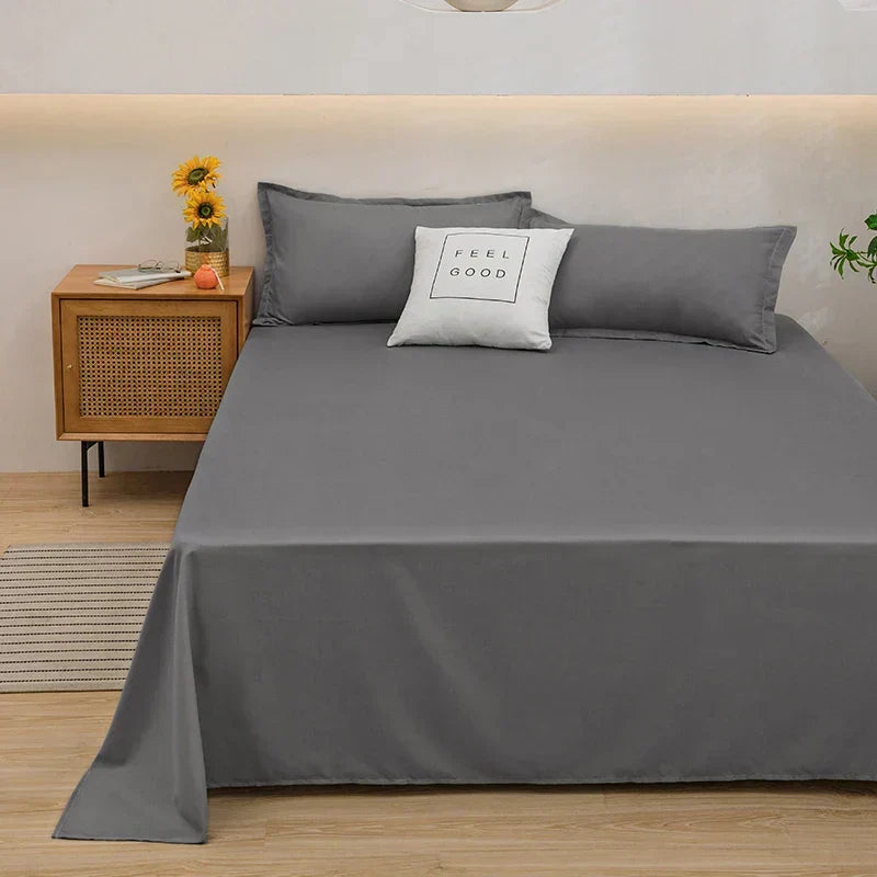 Serene slaapkamer met SoftLuxe linnen dekbedovertrek. Ademend, zacht en comfortabel beddengoed voor alle seizoenen.