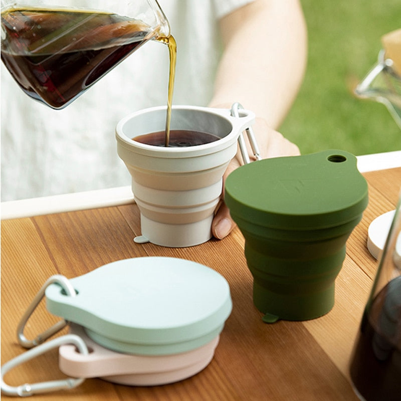 Duurzame opvouwbare drinkbeker van siliconen, perfect reisaccessoire voor buitenleven.