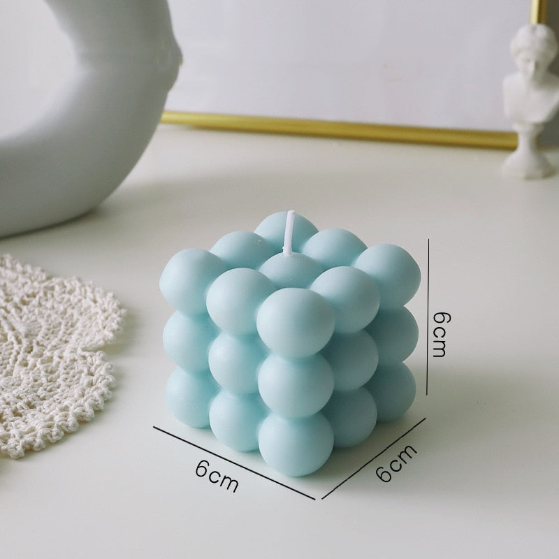 Unieke kubusvormige bubbelkaars, een kunstzinnig sfeerlicht en design kaars van sojawas.